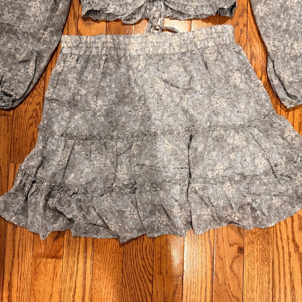NWOT ILLA ILLA Floral Smocked Crop Top & Ruffle Skirt Set – Gray – Size Small - Picture 7 of 7